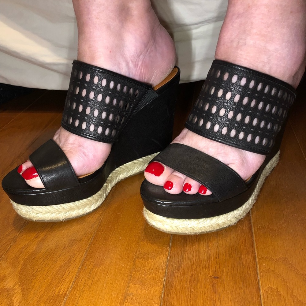 BNWOT VIA SPIGA LEATHER CUT SANDALS SIZE 5.5